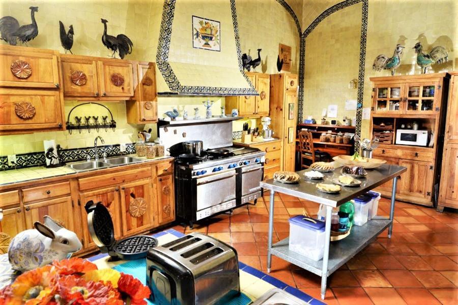 Casa Benavides Inn Таос Экстерьер фото